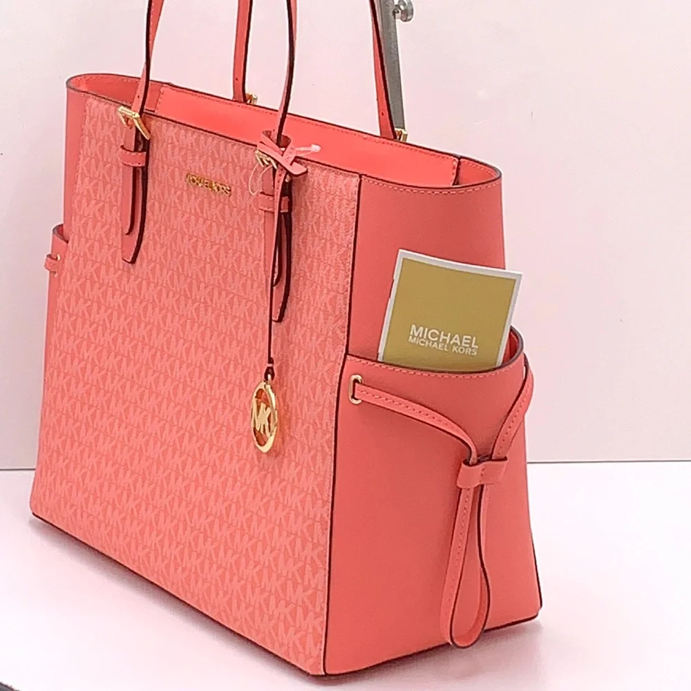 MICHAEL KORS GILLY LARGE DRAWSTRING TRAVEL TOTE GRAPEFRUIT SIGNATURE - Picture 6 of 16